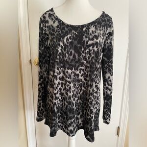 Women’s LuLaRoe Long Sleeve Black & Grey Animal Print Tunic Top, Medium